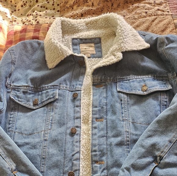 Denim jacket with synthetic sheets lining inside- men's large - Picture 2 of 7